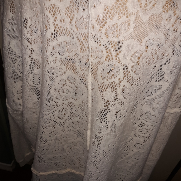 Free People white lace top. Ladies size large - Picture 6 of 9